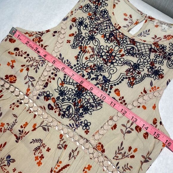 Taylor & Sage Dress Small Sleeveless Crochet Lace Cutout Waist Lined - Picture 9 of 13